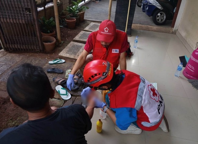 PMI Jakarta Timur Gerak Cepat Bantu Korban Kebakaran di Utan Kayu Utara