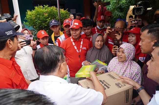 PMI DKI Jakarta Salurkan Bantuan Untuk Penyintas Kebakaran Kebon Kosong