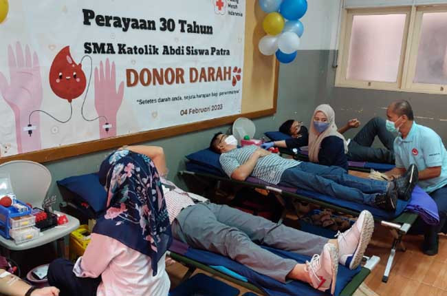 Ultah, Civitas SMA Katolik Abdi Siswa Patra Ramai-Ramai Donor Darah