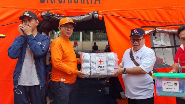 PMI Jakbar Salurkan Bantuan Kemanusiaan Di Duri Utara