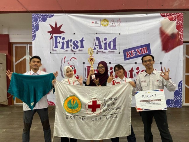 KSR PMI Unit UNJ Raih Juara 3 Nasional di First Aid Invitation XIII, PMI Jakarta Timur Terus Perkuat Pembinaan Relawan