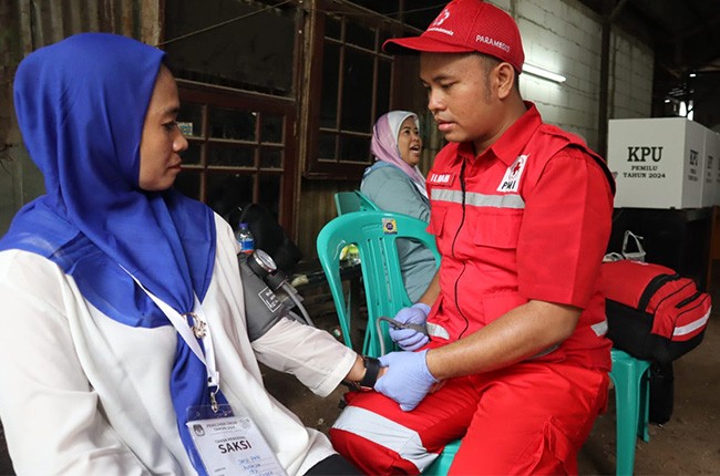 PMI Jaktim Berikan Layanan Kesehatan Bagi Petugas KPPS dan Warga Pada Perhelatan Pemilu 2024