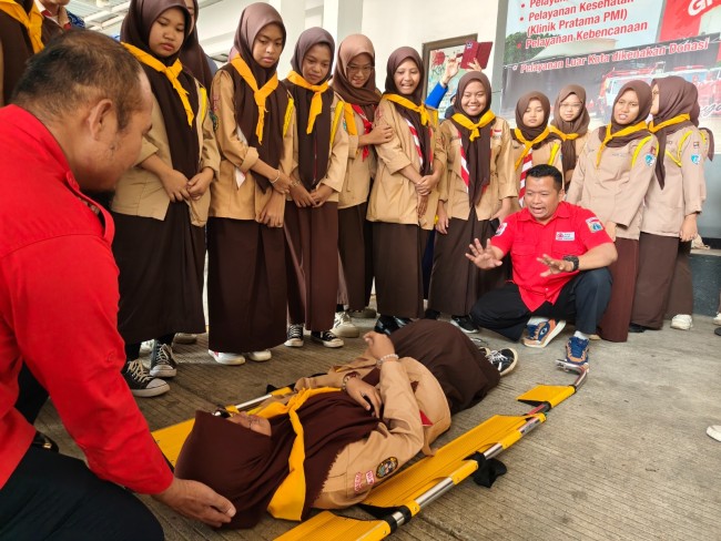 Kenalkan Kepedulian Sejak Dini, 35 Siswa SMK Negeri 33 Jakarta Utara Ikuti Eduwisata di PMI Jakarta Utara