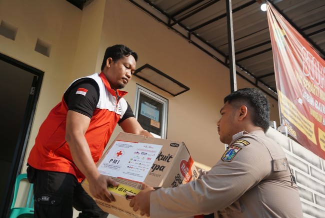 PMI Kota Jakarta Barat Kirim Bantuan Untuk Warga Terdampak Banjir di Kembangan Utara