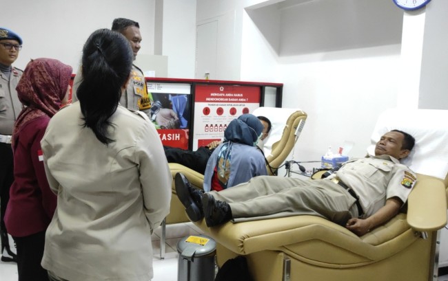 Peringati Hari Humas Polri ke-74, Polres Metro Jakarta Utara Gelar Aksi Donor Darah Bersama PMI