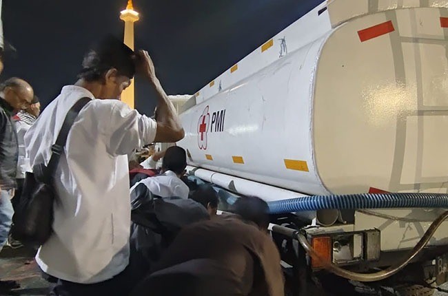 PMI DKI Jakarta Sediakan 5.000 Liter Air Bersih Dan Ambulans Untuk Peserta Reuni Akbar 212