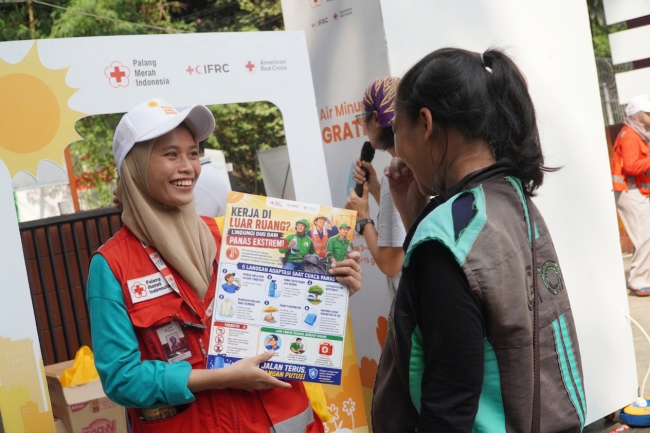 Peringati Hari Aksi Panas 2026, PMI Beri Edukasi dan Bagikan Air Minum Gratis