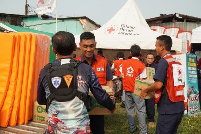 PMI Provinsi DKI Jakarta Tinjau Langsung Lokasi Penanganan Penyintas Kebakaran Kemayoran dan Salurkan Bantuan Kemanusiaan