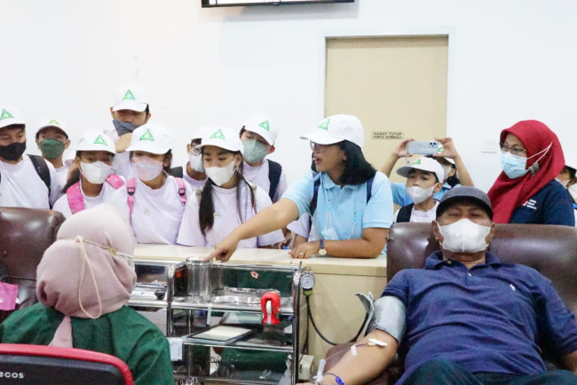 Mengenal Donor Darah, Dokter Kecil SLB B Yayasan Pengudi Luhur Kunjungi PMI DKI Jakarta