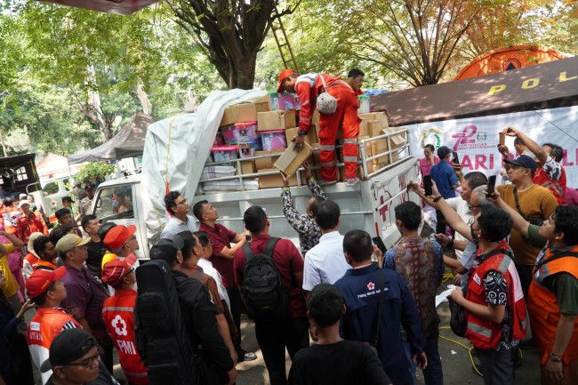 PMI DKI Jakarta Berikan Bantuan Untuk Penyintas Kebakaran Di Kawasan Manggarai