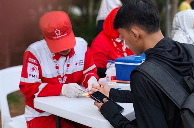 PMI Jakpus Gelar Pemeriksaan Golongan Darah dan Kesehatan Gratis di Car Free Day Sudirman