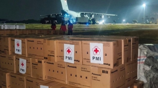 PMI Lakukan Percepatan Pengiriman Logistik Korban Gempa NTT Menggunakan Pesawat