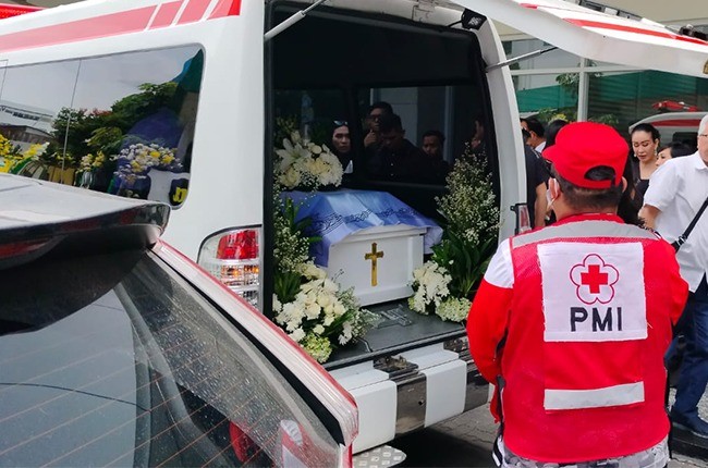 PMI DKI Jakarta Bantu Evakuasi Jenazah dari Rumah Duka Menuju San Diego Hills