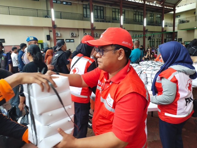 Bantu Warga Penyintas Kebakaran Kemayoran Gempol, PMI Jakpus Buka Posko Pelayanan Kesehatan dan Bagikan Makanan Siap Saji