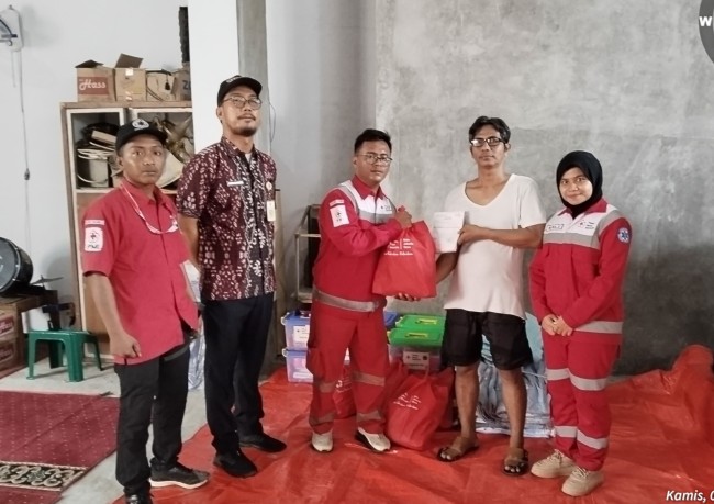 Tebar Kebaikan, PMI Jakut Salurkan Bantuan Bagi Penyintas Kebakaran Pademangan Barat