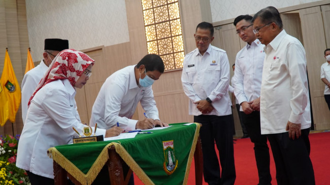 Rustam Effendi Hadiri Pelantikan Dewan Kehormatan dan Pengurus PMI Banten
