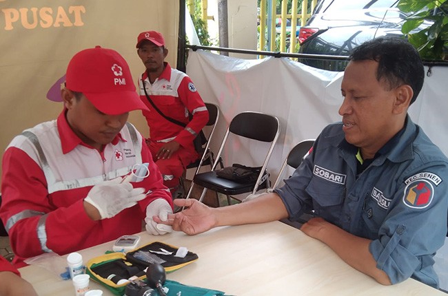 PMI Kota Jakarta Pusat Beri Layanan Kesehatan Petugas Gudang Logistik Pemilu