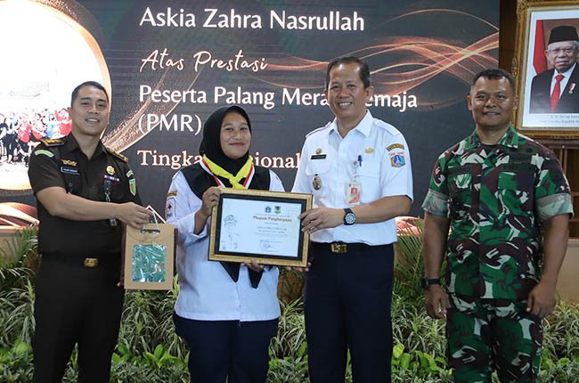 Kontingen PMR Jakut ke Jumbara Nasional Terima Penghargaan Wali Kota