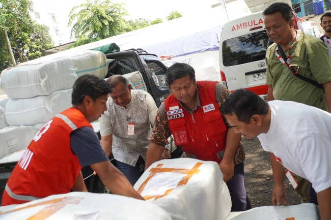Peduli Banjir Sumatera, Durianto Donasikan 7.800 Pakaian Melalui PMI DKI Jakarta
