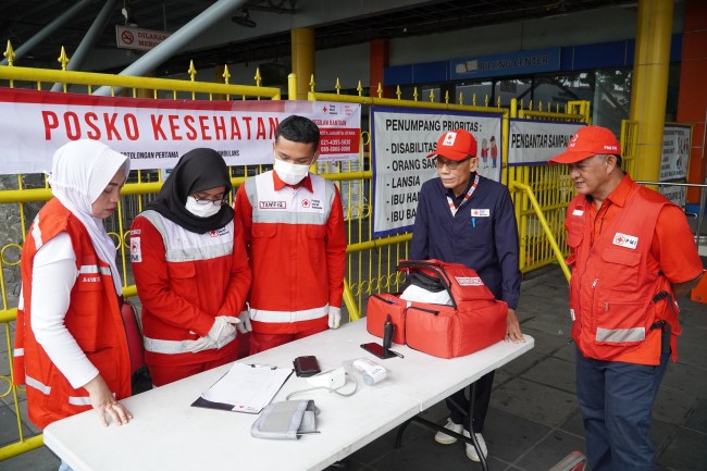 Pengurus PMI DKI Jakarta Tinjau Posko Kesehatan PMI Jakarta Utara pada Arus Mudik Lebaran 2025