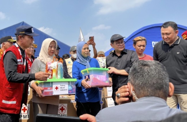 PMI Provinsi DKI Jakarta Salurkan Bantuan untuk Penyintas Kebakaran di Kapuk Muara