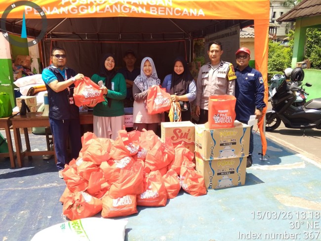PMI Jaksel Buka Layanan Kesehatan dan Salurkan Bantuan Pasca Kebakaran 10 Rumah di Bintaro