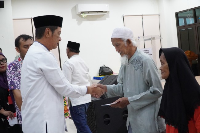 PMI DKI Jakarta Santuni 210 Mustahik dan Beri Tali Asih 122 Pegawai Purnabakti