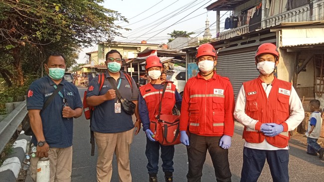 Respons Cepat PMI Jakarta Timur Tangani Kebakaran Ruko di Pondok Bambu