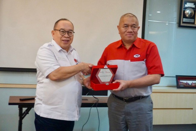 JNE siap kirim Paket Kebahagiaan melalui Bulan Dana PMI