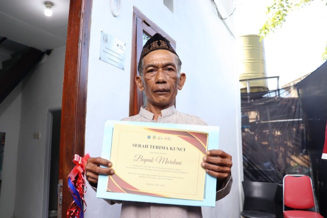 Berkat Kolaborasi PMI Jaksel Dan Pemprov DKI Jakarta, Kini Bapak Mardani Warga Pejaten Barat Memiliki Rumah Layak dan Nyaman