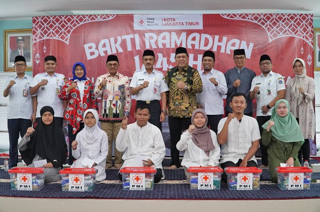 PMI Jaktim Beri Santunan dan Paket Sembako Kepada Anak Yatim, Piatu dan Dhuafa