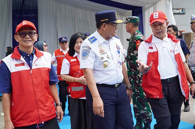 Berikan Layanan Kesehatan Pada Pemudik dan Pengemudi, PMI Jaktim Dirikan Posko Kesehatan Di Pulogebang