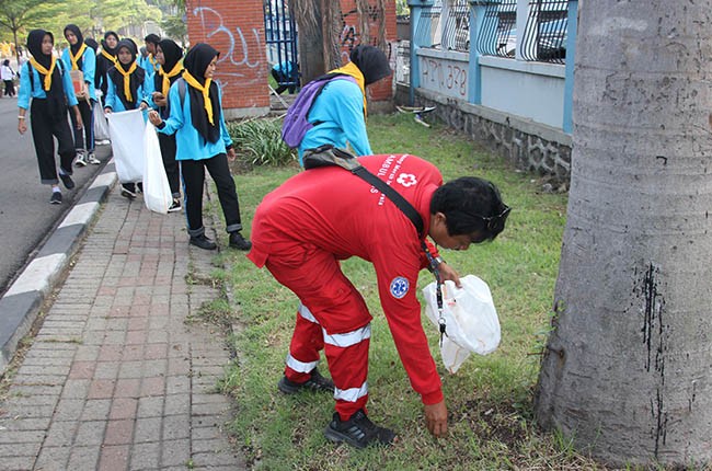 PMI Jakut Kerahkan 150 Personil Dalam Mendukung Kegiatan Kerja Bakti Massal Antisipasi Banjir