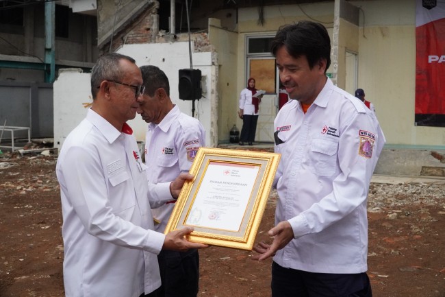 Peringati Hari Relawan, PMI DKI Jakarat Berikan Penghargaan dan Santunan Kepada Relawan