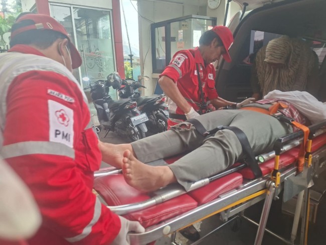 PMI Jakpus Respon Cepat Kecelakaan Lalulintas di Depan Stasiun Juanda