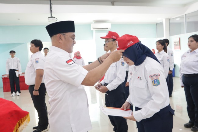 Regenerasi Relawan Kemanusiaan, PMI Jakarta Timur Lantik KSR PMI Angkatan 2025