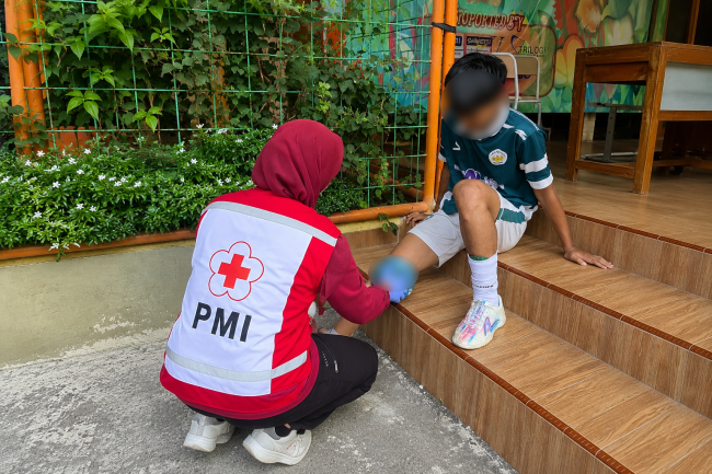 PMI Jakarta Timur Hadir Berikan Pertolongan dan Rasa Aman bagi Pelajar di Tyfo Cup