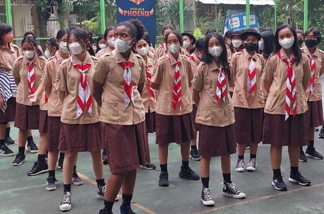 SMA Notre Dame: PMI Datang, Siswa dan Pembina Pramuka Senang