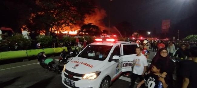 PMI DKI Jakarta dan PMI Jakarta Pusat Siaga Tangani Korban Kebakaran di Kemayoran